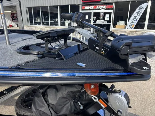 Slide: The Image of Phoenix Bass Boat 921 Elite X 2026 - 12