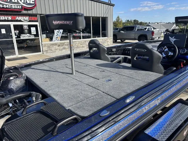 Slide: The Image of Phoenix Bass Boat 921 Elite X 2026 - 5