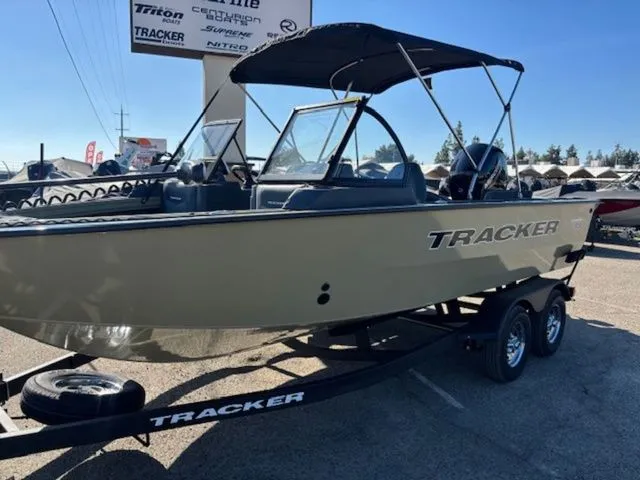 Slide: The Image of Tracker Targa V-18 Combo 2026 - 10