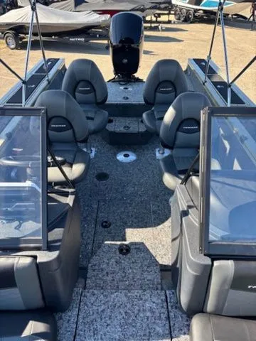 Slide: The Image of Tracker Targa V-18 Combo 2026 - 5