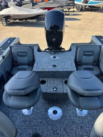 Slide: The Image of Tracker Targa V-18 Combo 2026 - 6