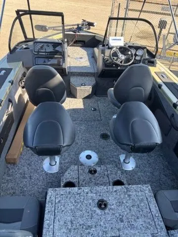 Slide: The Image of Tracker Targa V-18 Combo 2026 - 9