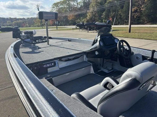 Slide: The Image of Phoenix Bass Boat 818 Pro 2025 - 16