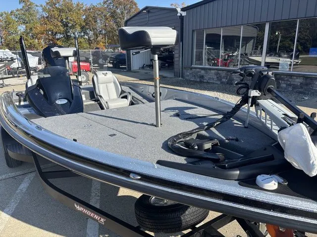 Slide: The Image of Phoenix Bass Boat 818 Pro 2025 - 9