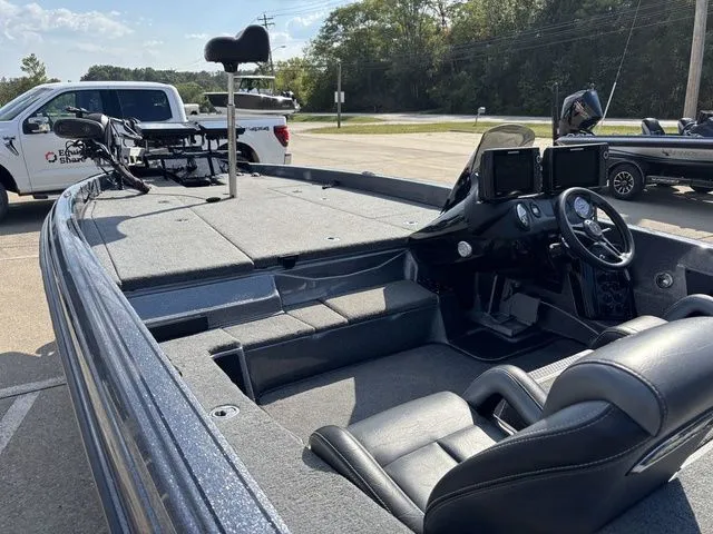 Slide: The Image of Phoenix Bass Boat 20phx 2021 - 22