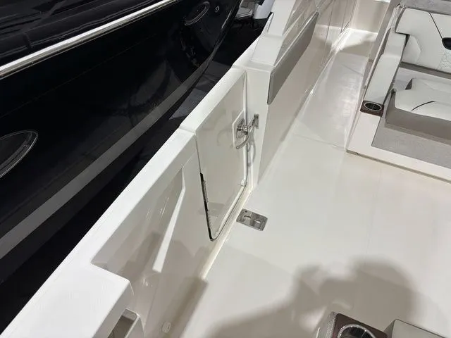 Slide: The Image of Tiara 43LS 2022 - 10