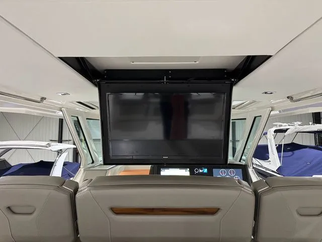 Slide: The Image of Tiara 43LS 2022 - 14