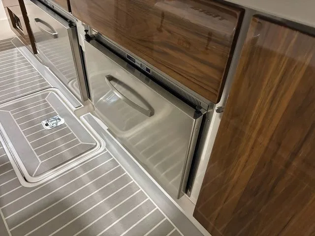 Slide: The Image of Tiara 43LS 2022 - 15