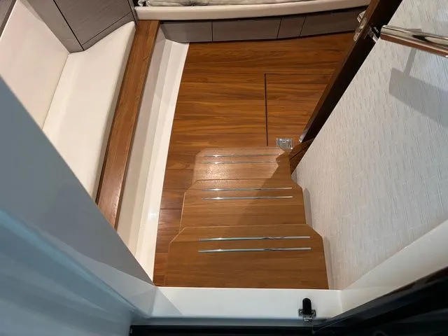 Slide: The Image of Tiara 43LS 2022 - 22