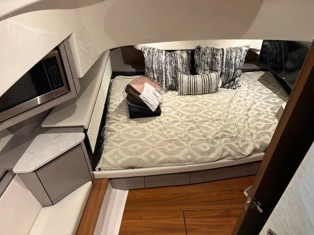 Slide: The Image of Tiara 43LS 2022 - 25