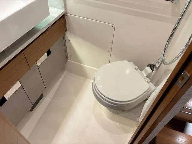 Slide: The Image of Tiara 43LS 2022 - 27