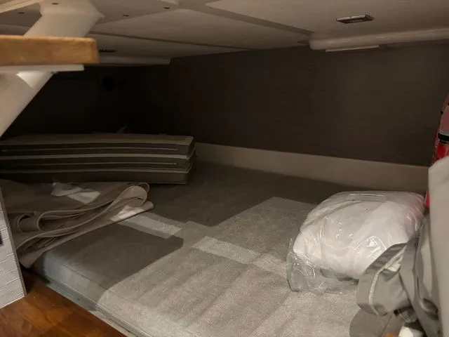 Slide: The Image of Tiara 43LS 2022 - 31