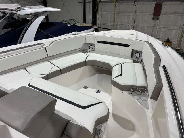 Slide: The Image of Tiara 43LS 2022 - 33