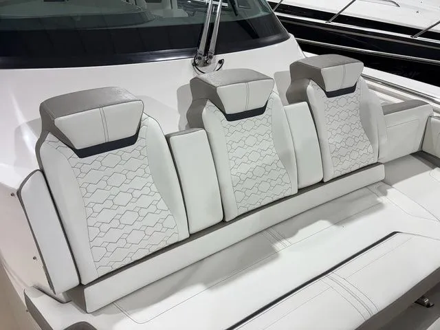 Slide: The Image of Tiara 43LS 2022 - 35