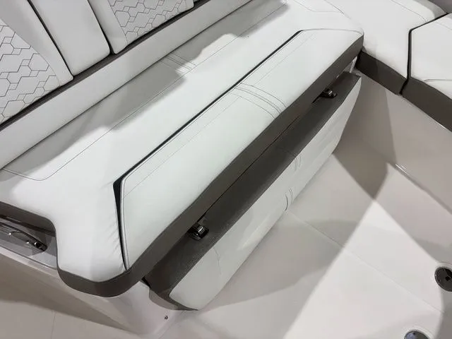 Slide: The Image of Tiara 43LS 2022 - 36