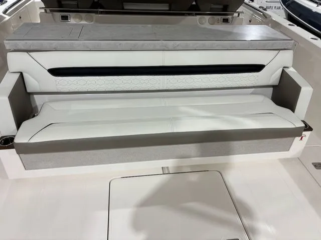 Slide: The Image of Tiara 43LS 2022 - 8