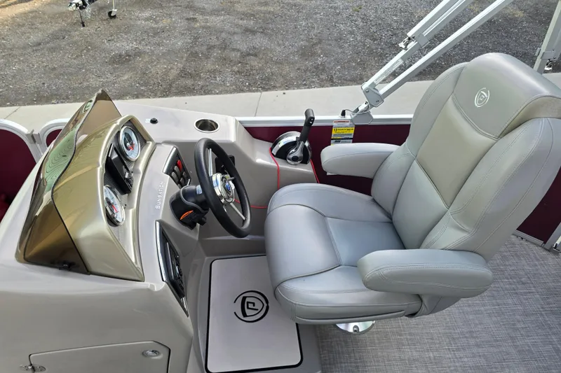 Slide: The Image of 2017 Premier 220 SunSation boat capacity label, showing 13-person or 1900 lbs limit. - 32