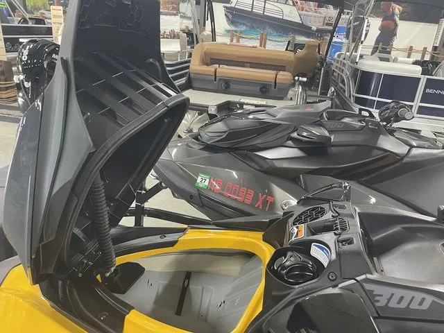 Slide: The Image of Sea-Doo RXP-X 300 IBR Millenium Yellow 2022 - 4