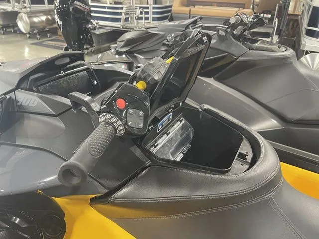 Slide: The Image of Sea-Doo RXP-X 300 IBR Millenium Yellow 2022 - 5