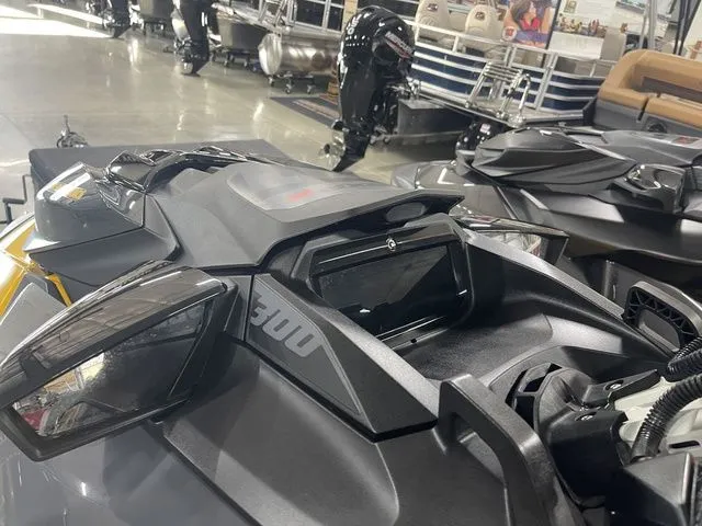 Slide: The Image of Sea-Doo RXP-X 300 IBR Millenium Yellow 2022 - 7