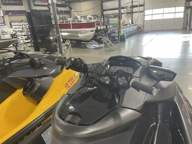 Slide: The Image of Sea-Doo RXP-X 300 Ibr Premium Triple Black 2022 - 9