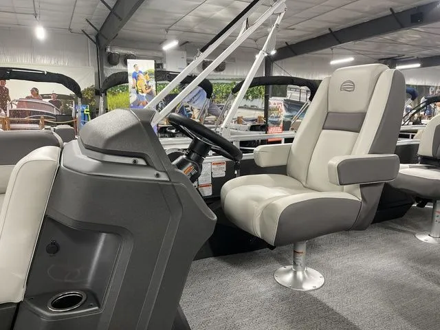 Slide: The Image of Sun Tracker Fishin' Barge 22 XP3 2026 - 18