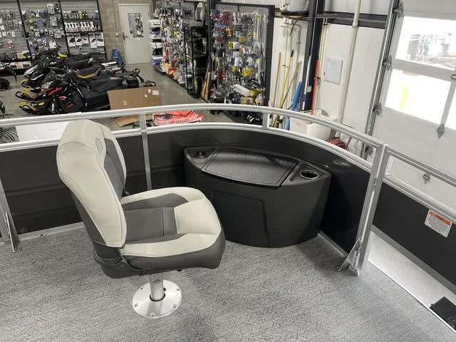 Slide: The Image of Sun Tracker Fishin' Barge 22 XP3 2026 - 23