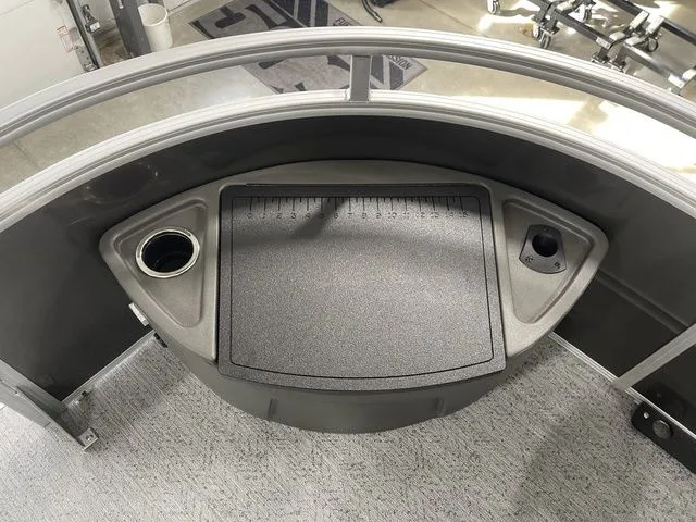 Slide: The Image of Sun Tracker Fishin' Barge 22 XP3 2026 - 25