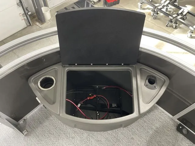 Slide: The Image of Sun Tracker Fishin' Barge 22 XP3 2026 - 26