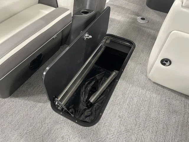 Slide: The Image of Sun Tracker Fishin' Barge 22 XP3 2026 - 28