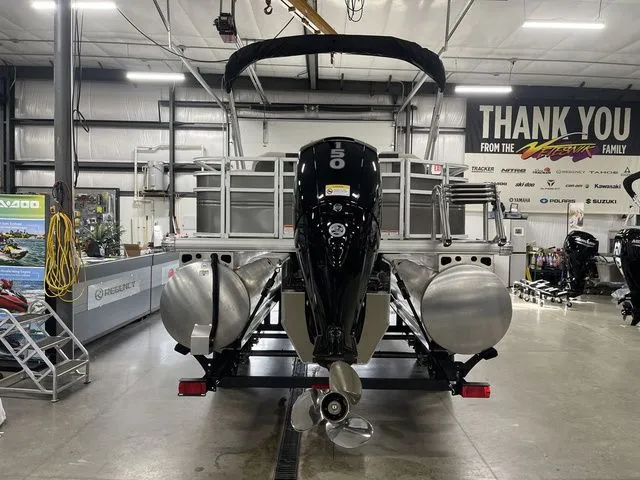 Slide: The Image of Sun Tracker Fishin' Barge 22 XP3 2026 - 4