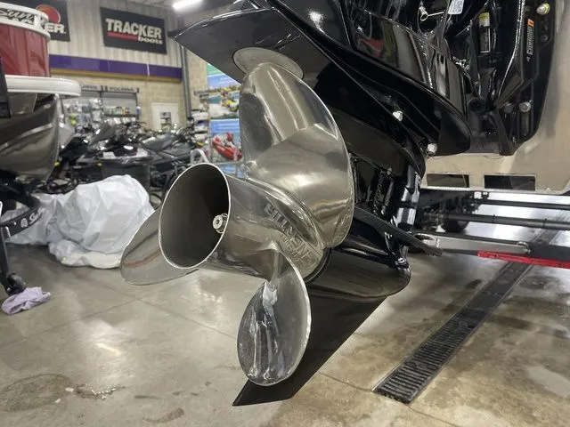 Slide: The Image of Sun Tracker Fishin' Barge 22 XP3 2026 - 5