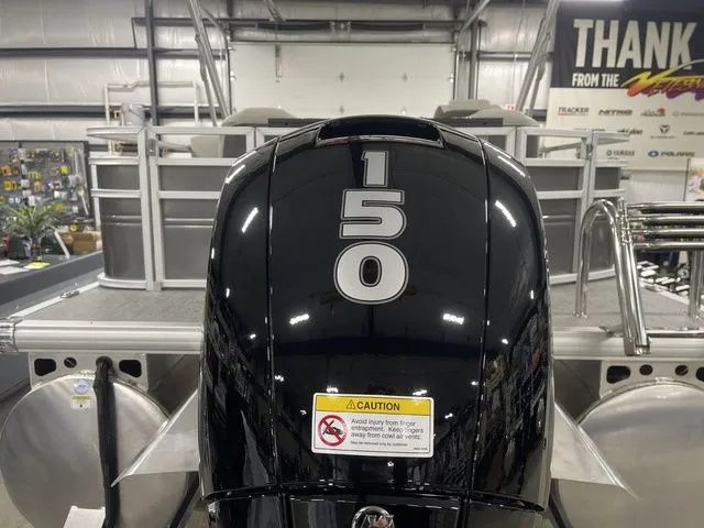 Slide: The Image of Sun Tracker Fishin' Barge 22 XP3 2026 - 6