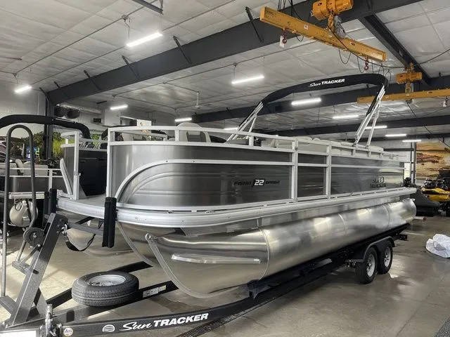 Slide: The Image of Sun Tracker Fishin' Barge 22 XP3 2026 - 9