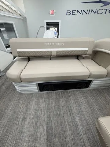 Slide: The Image of Bennington M Swingback 22 MSB 2026 - 24