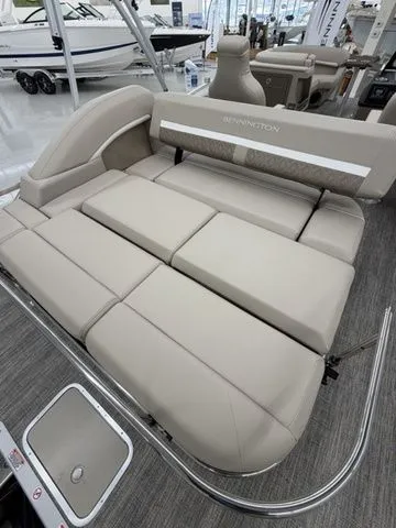 Slide: The Image of Bennington M Swingback 22 MSB 2026 - 25