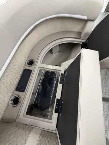 Slide: The Image of Bennington M Swingback 22 MSB 2026 - 17