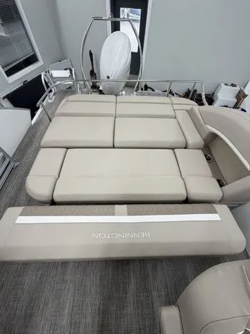 Slide: The Image of Bennington M Swingback 22 MSB 2026 - 23