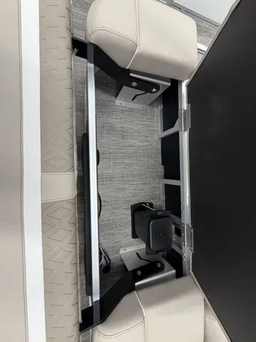 Slide: The Image of Bennington M Swingback 22 MSB 2026 - 26