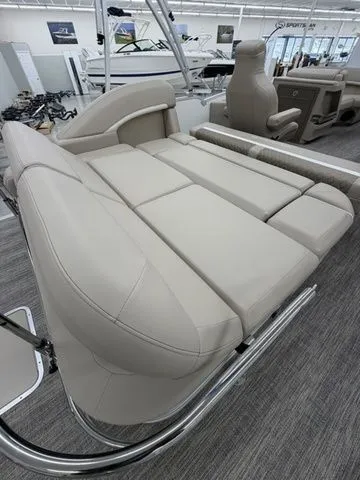 Slide: The Image of Bennington M Swingback 22 MSB 2026 - 28