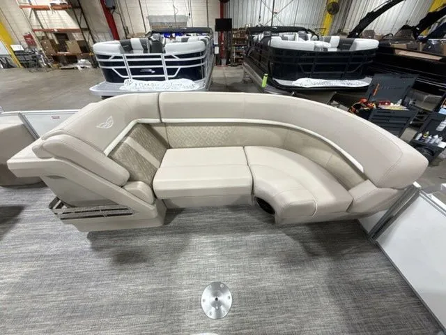 Slide: The Image of Bennington M Swingback 22 MSB 2026 - 5