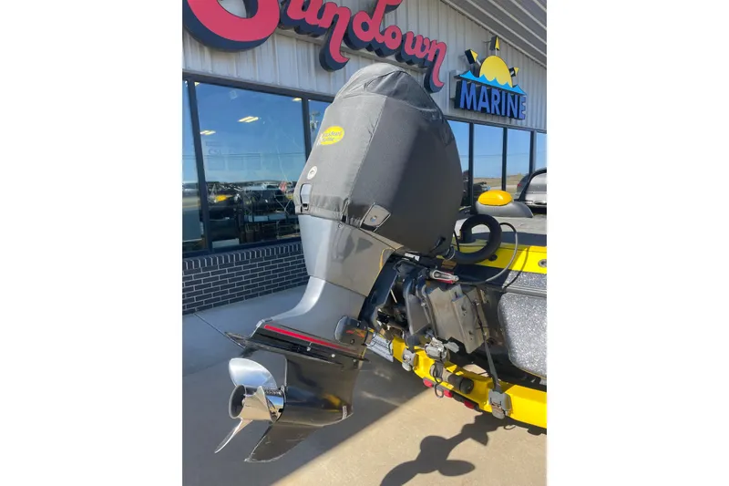 Slide: The Image of 2008 Skeeter 20i boat motor at Sundown Marine dealership. - 8