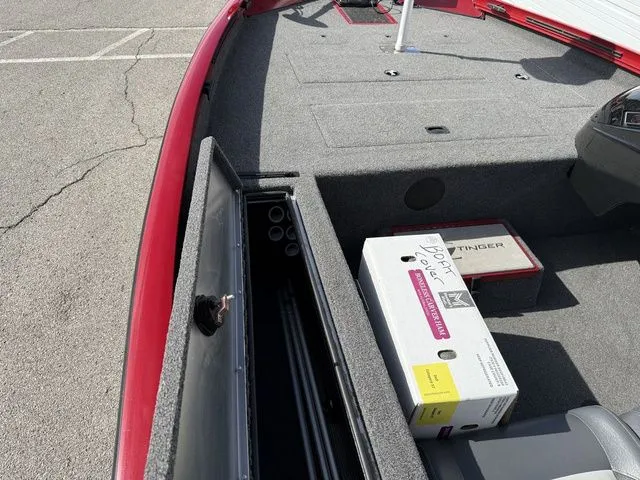 Slide: The Image of Lowe Stinger 178 2019 - 20