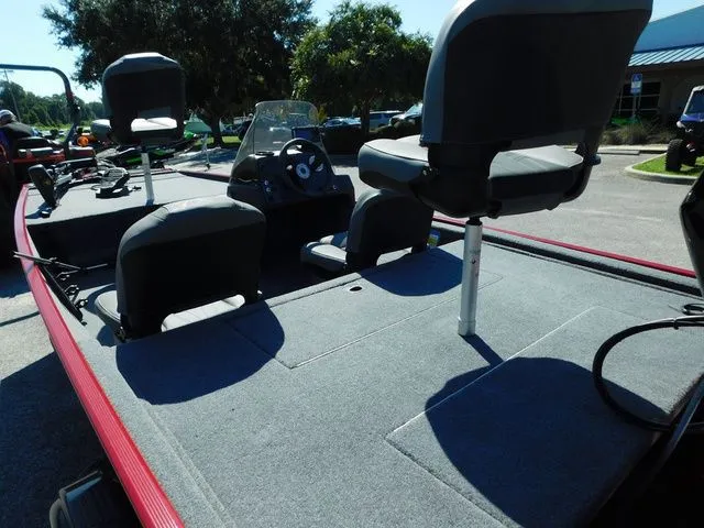 Slide: The Image of Tracker Bass Tracker Classic XL 2024 - 13