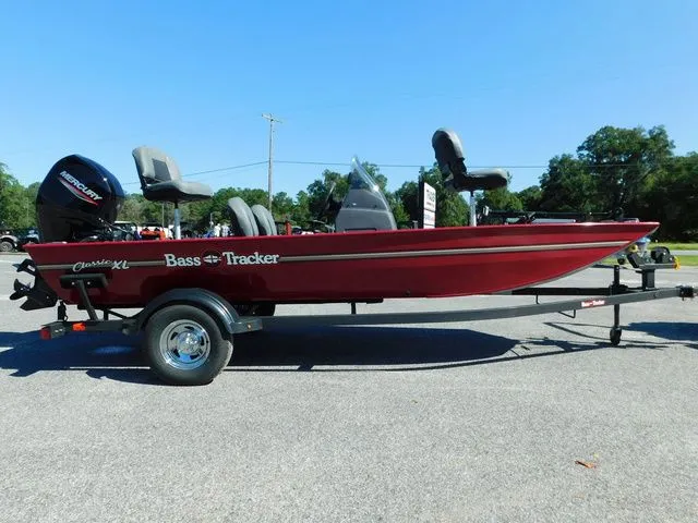 Slide: The Image of Tracker Bass Tracker Classic XL 2024 - 6