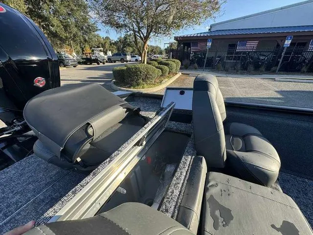 Slide: The Image of Tracker Pro Team 190 2026 - 11