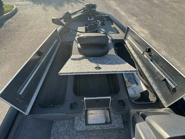 Slide: The Image of Tracker Pro Team 190 2026 - 12