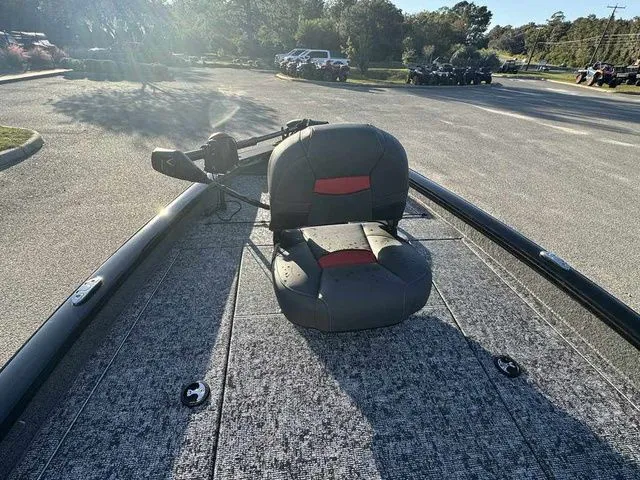 Slide: The Image of Tracker Pro Team 190 2026 - 14