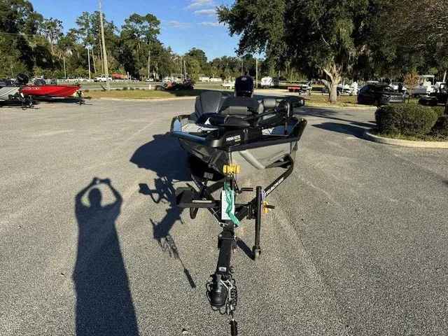 Slide: The Image of Tracker Pro Team 190 2026 - 3