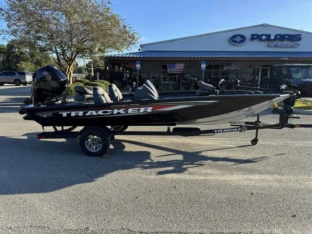 Slide: The Image of Tracker Pro Team 190 2026 - 5